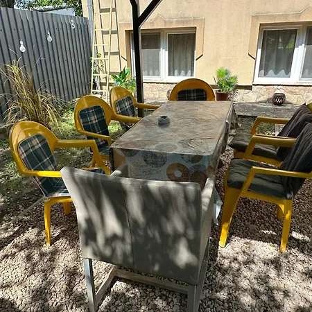 شقة Aranyeso Apartman- 300 Meterre A Strandtol