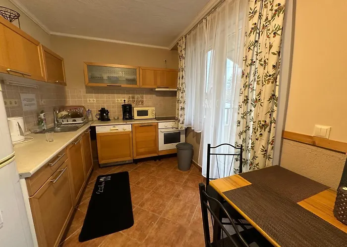 Aranyeső Apartman- 300 Méterre A Strandtól *