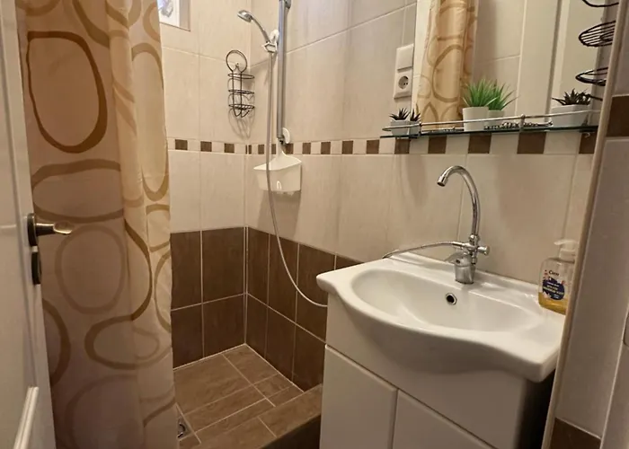 Aranyeső Apartman- 300 Méterre A Strandtól