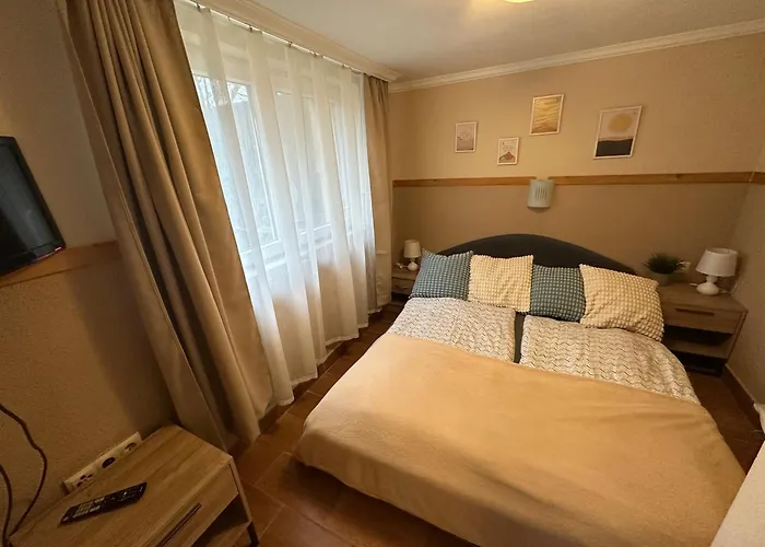 Aranyeső Apartman- 300 Méterre A Strandtól *